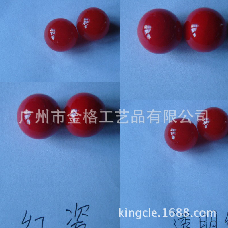 红色玻璃球