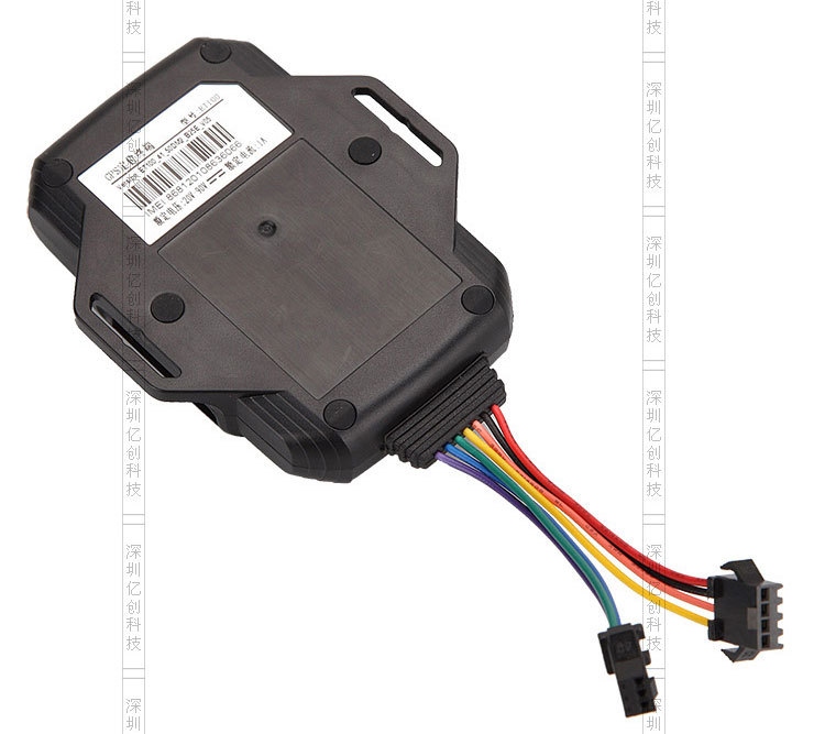 这个小扣子实际上是GPS定位器. 一次充电可使用3个月