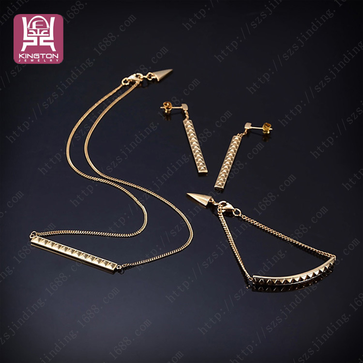 IMG_5536 欧美新款 个性条形菱波纹耳线耳坠 长款钛钢真空电镀黄金色耳饰