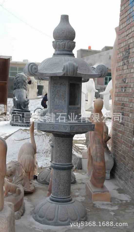 石雕灯塔