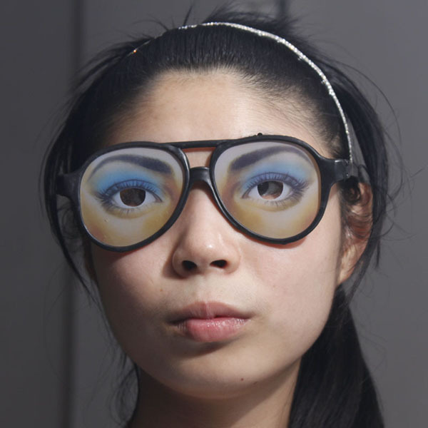 商品名称:假近视眼镜 瓶底眼镜品       商品材质:塑料 颜色款式