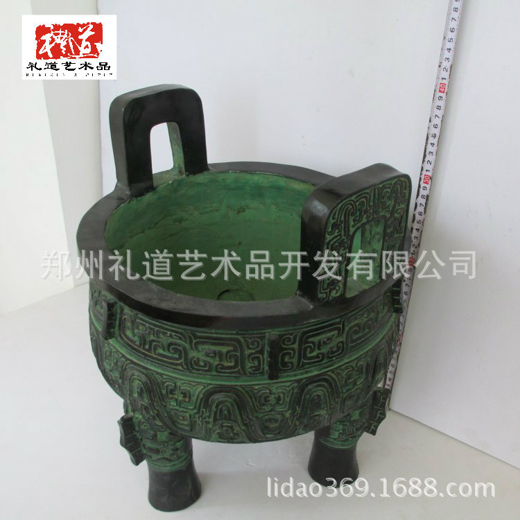 三足铜鼎大克鼎