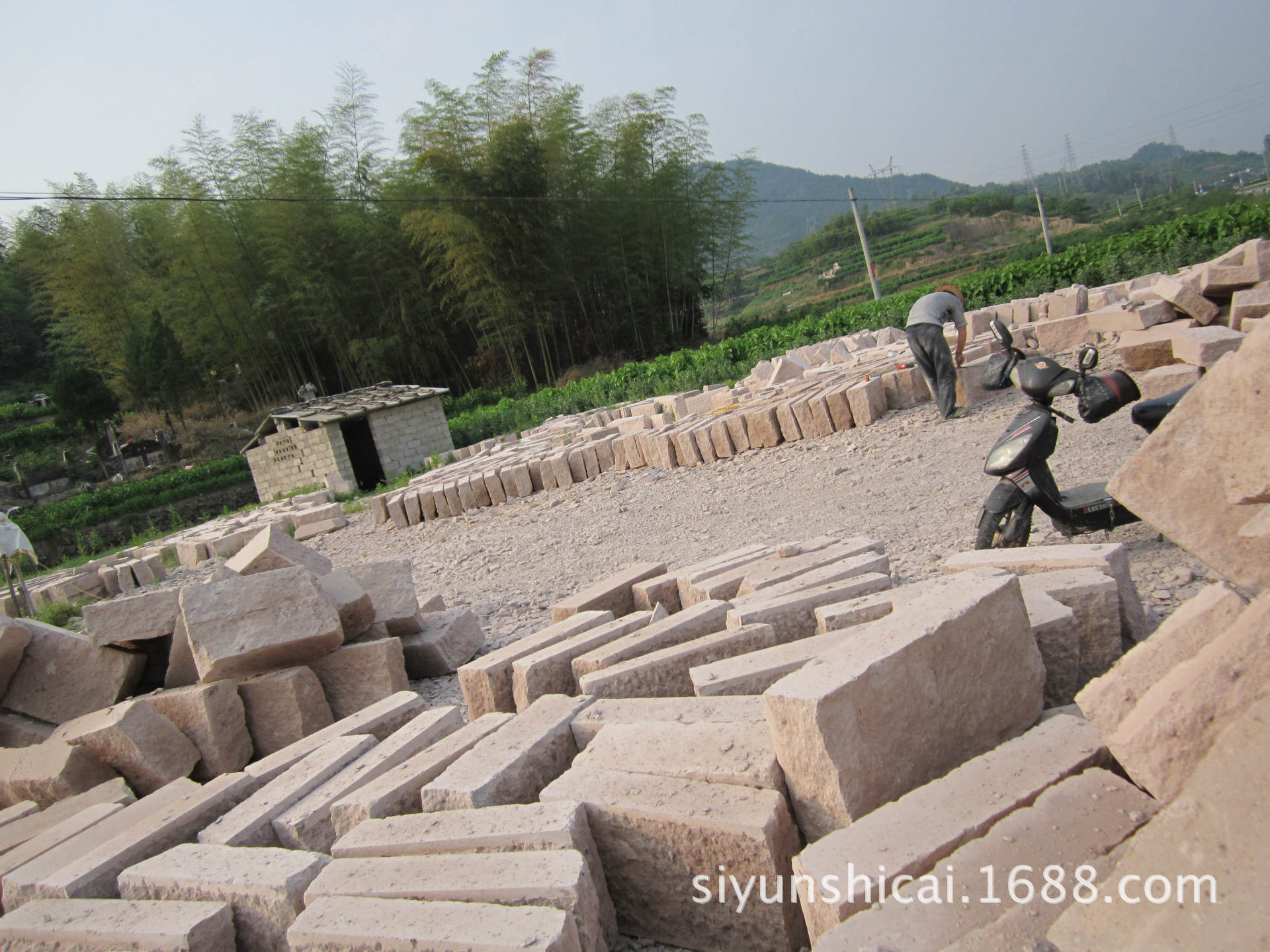 凝灰岩白条石,用于河道挡土墙.