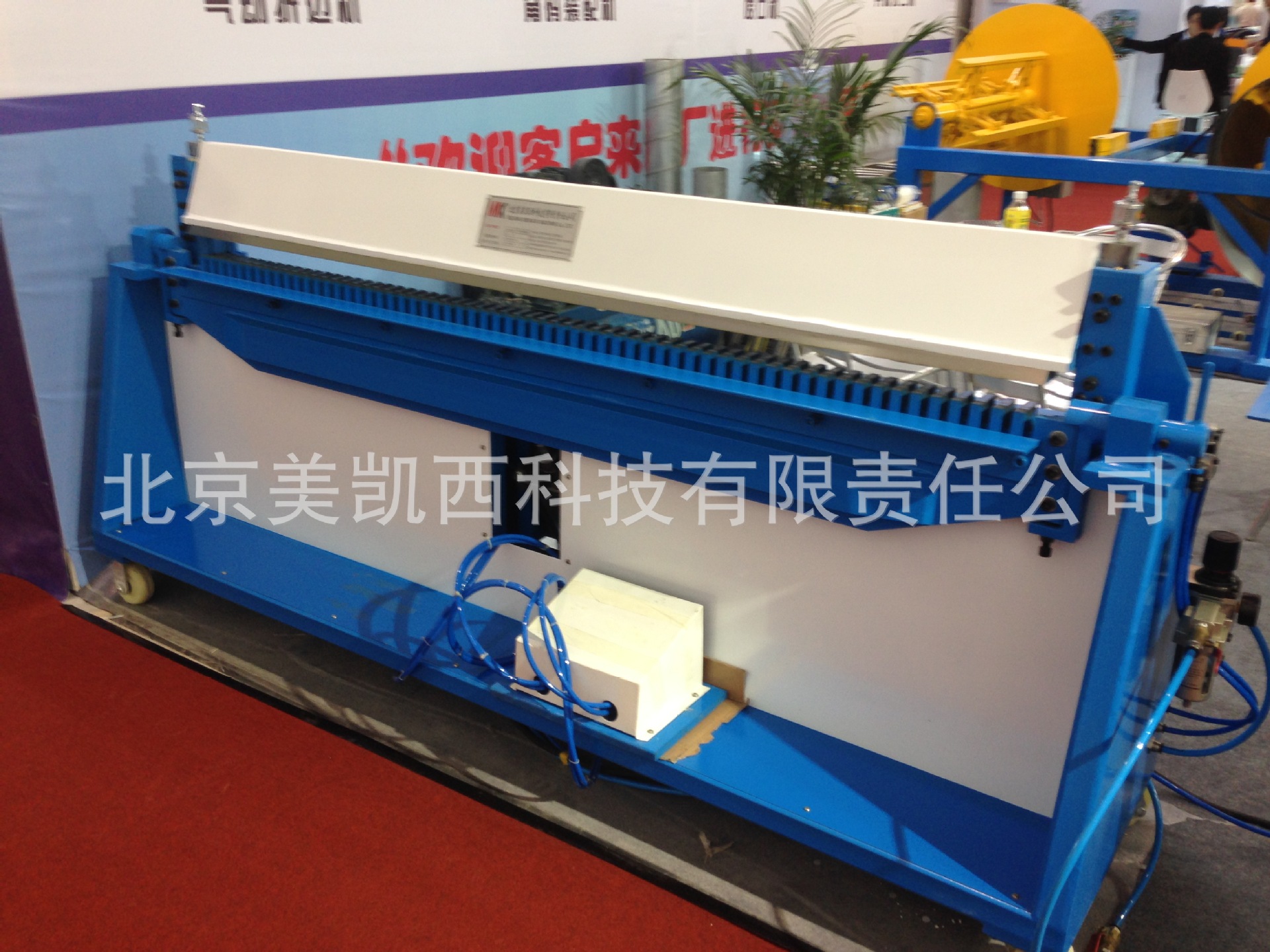 气动共板折边机WA1.5x2000TDF(13500元)