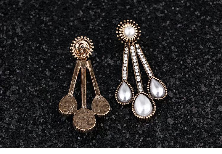 Japanese and Korean fashion retro diamond earrings Occidentanfashion earrings pearl earring ( Ancient Gold / White ) NHKM1455
