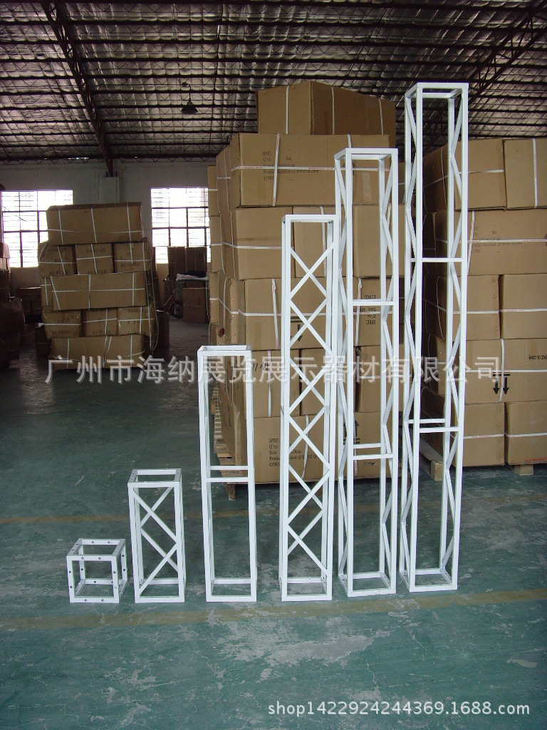 白色铁管桁架2