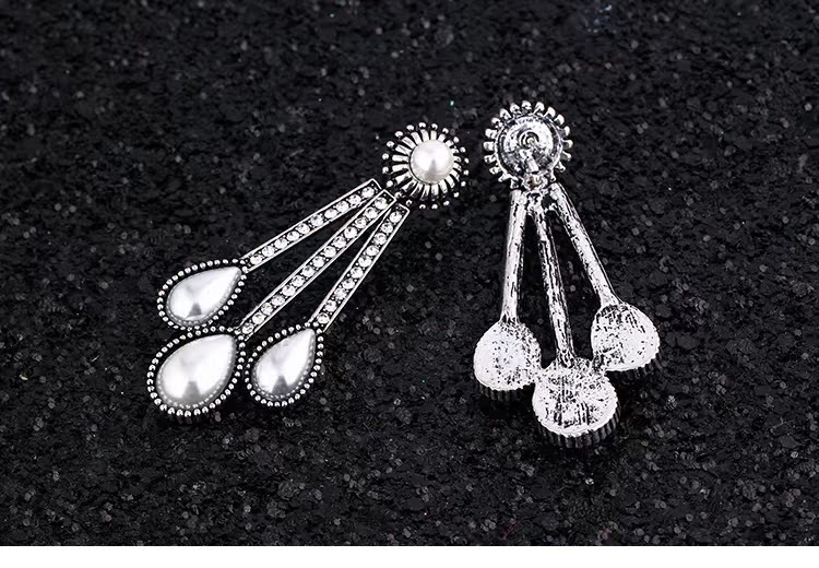 Japanese and Korean fashion retro diamond earrings Occidentanfashion earrings pearl earring ( Ancient Gold / White ) NHKM1455