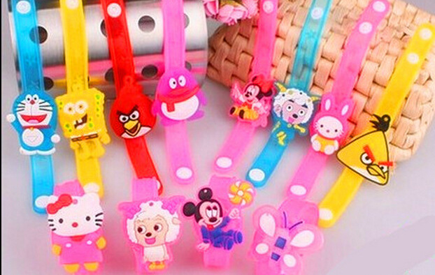 时尚配饰 手镯硅胶手环闪光小孩手链 发光儿童玩具批发 地摊货