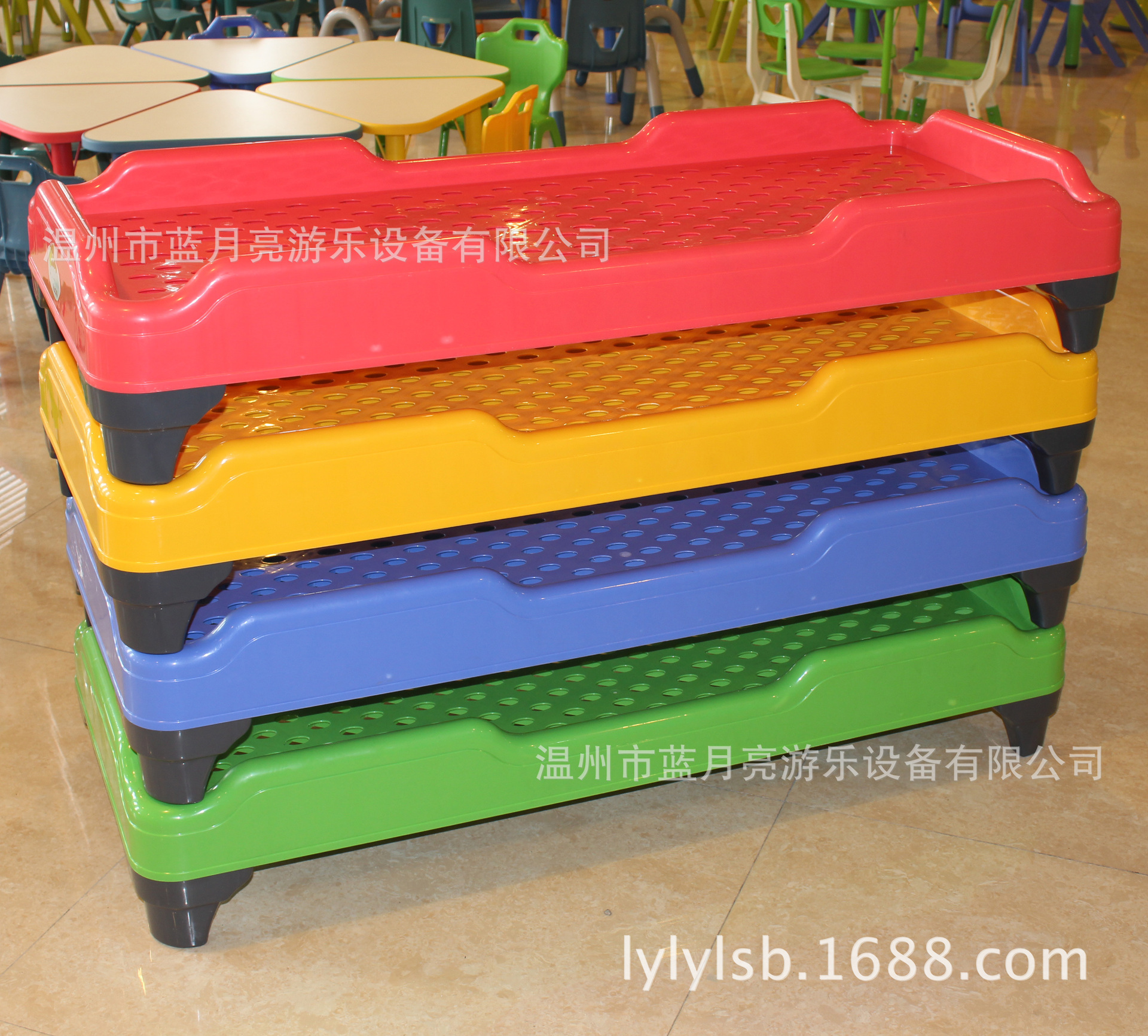 新款 幼儿园床基础设施 午睡床 幼儿园全塑料床 儿童折叠床直销