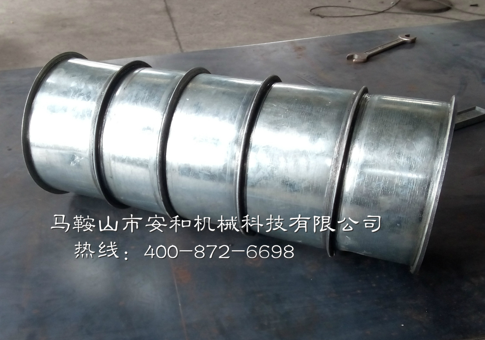 也称为圆管弯头咬口机,是加工金属薄板圆形管道以及圆管弯头(虾米弯)