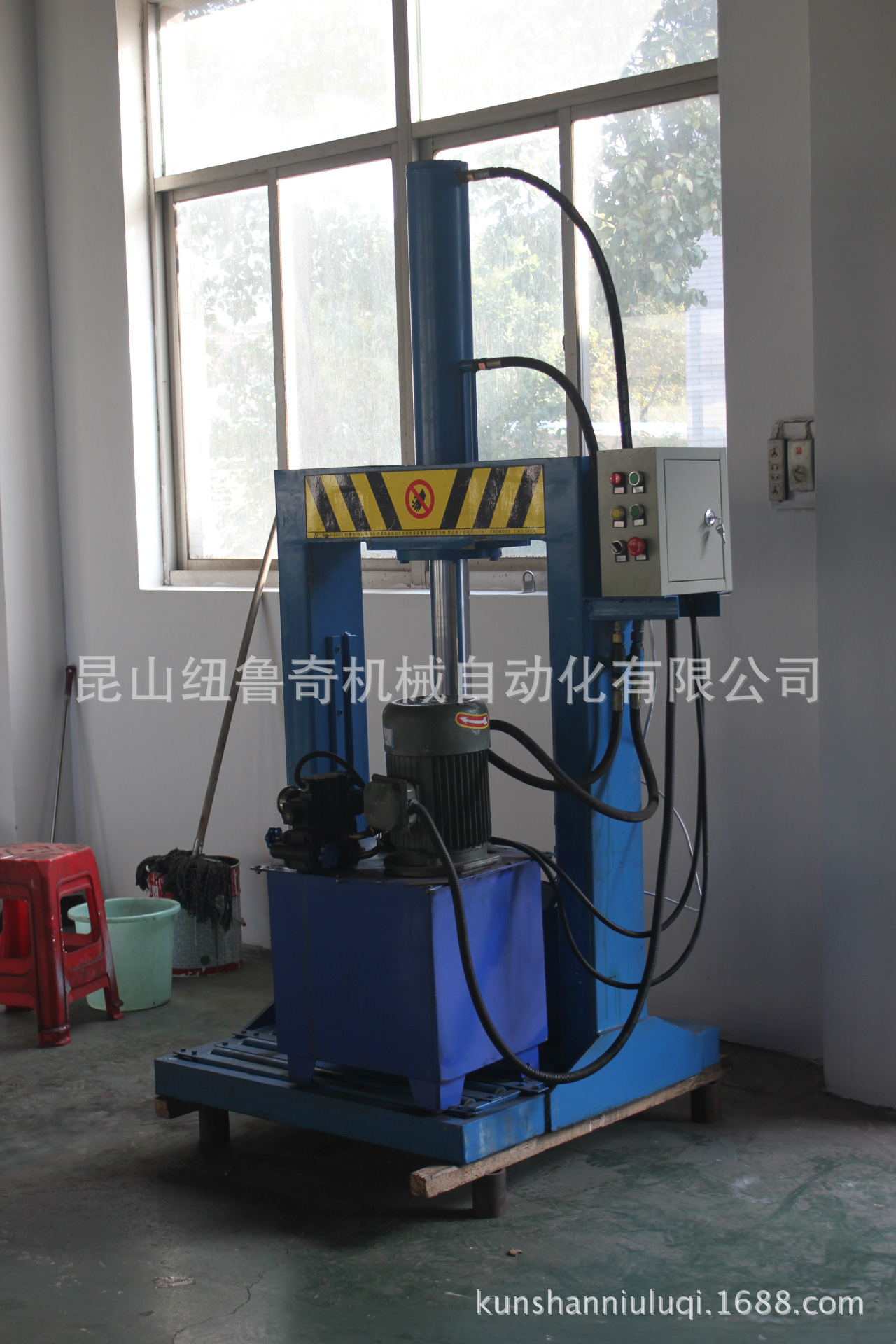 纽鲁奇供应橡胶油压切胶机800宽,价格实惠,品质稳定