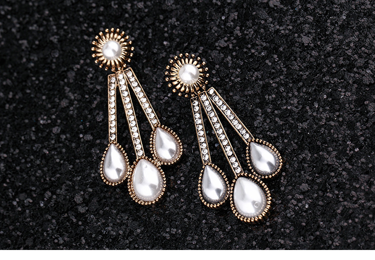 Japanese and Korean fashion retro diamond earrings Occidentanfashion earrings pearl earring ( Ancient Gold / White ) NHKM1455