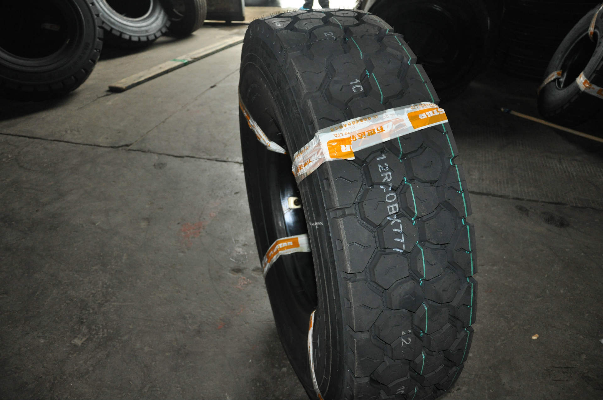 轮胎 双钱万世达1200r20-18星 花纹d563