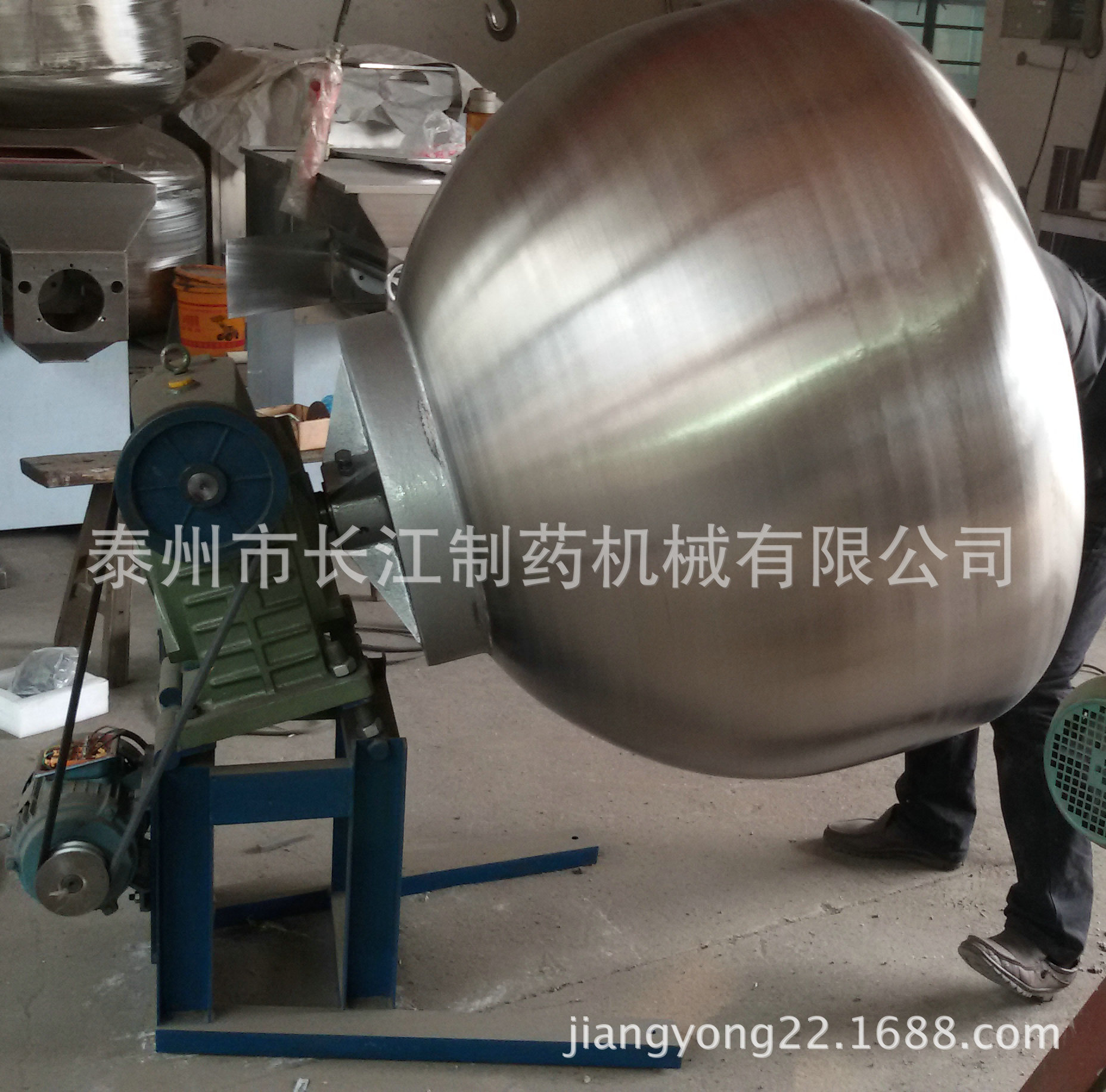 1000型梨形糖衣机侧面图
