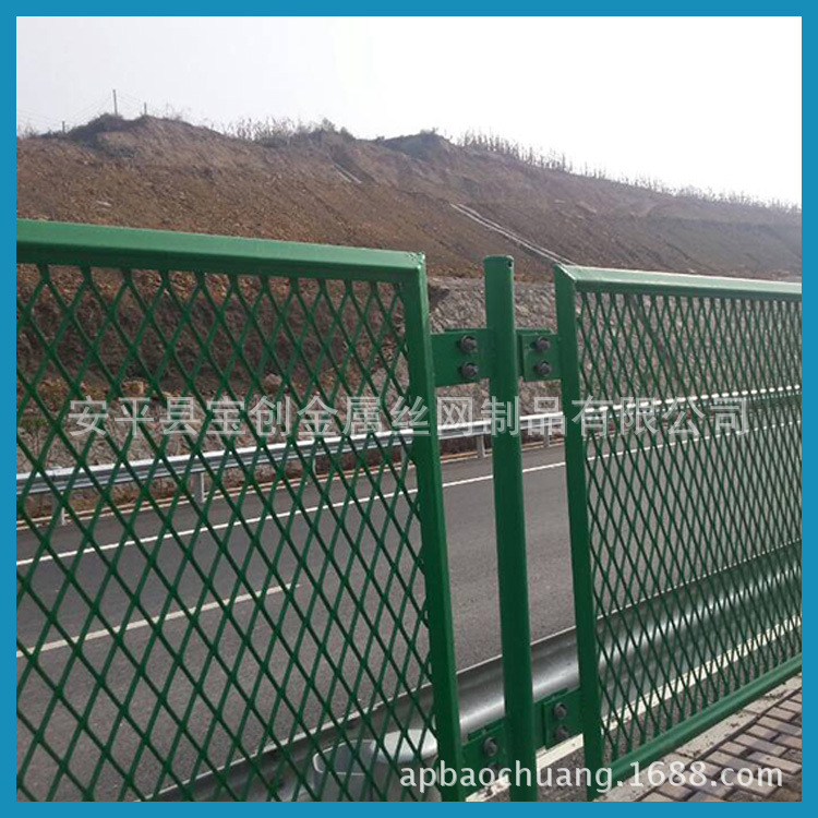 桂林小区隔离栅 公路护栏网规格 铁路护栏网价格 体育场护栏厂