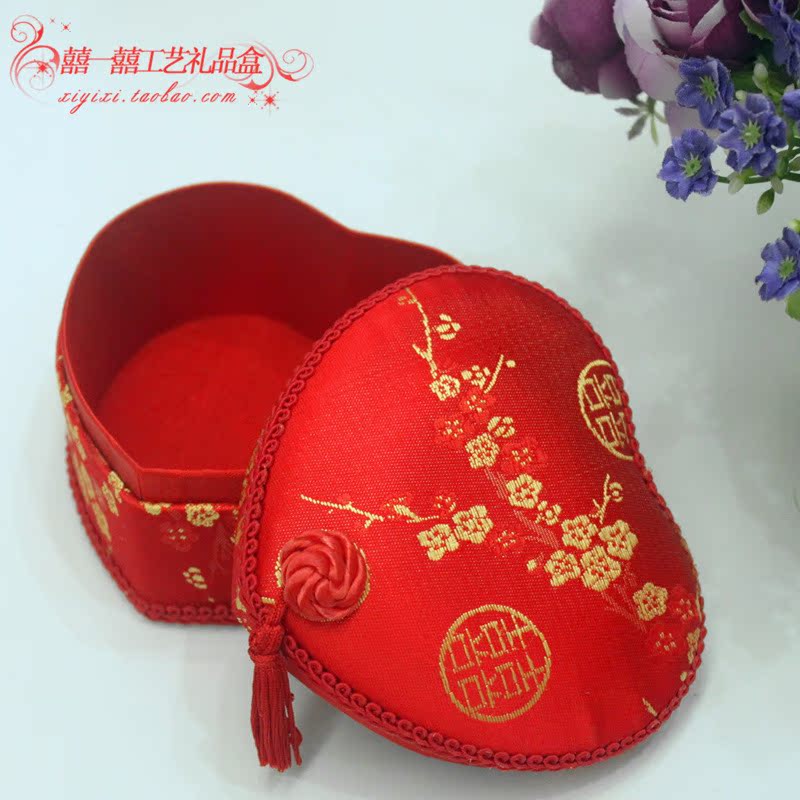 中式绸缎【大号】心形红色喜糖盒/婚庆个性回礼创意锦盒