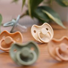 新生嬰兒奶嘴批發超軟安睡型含收納盒天然乳膠硅膠圓頭安撫奶嘴