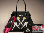 Ů���ϰ� Bally���Ƴ����ִ�