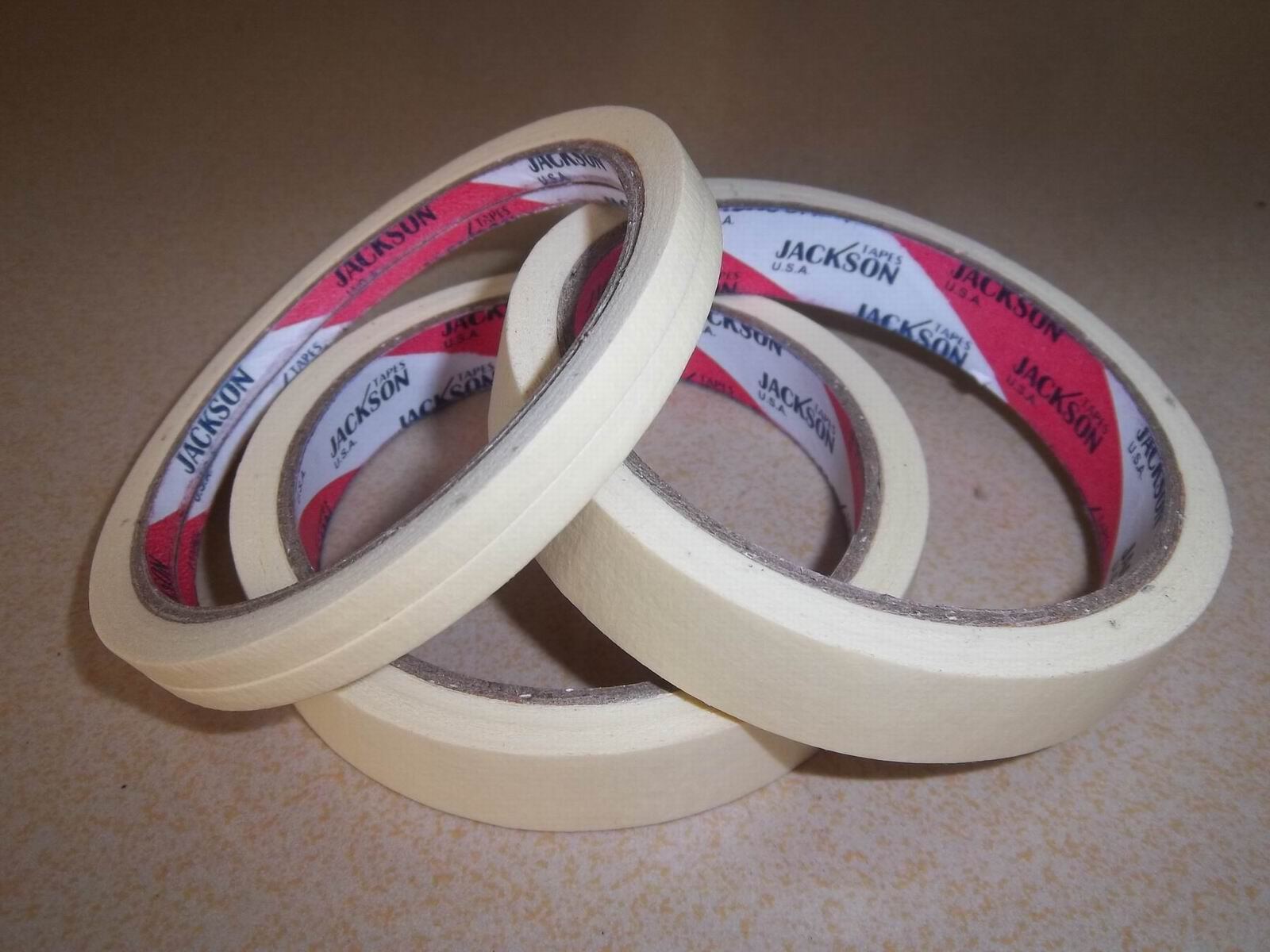 180℃美纹胶带:耐180℃高温,粘性好,抗酸碱性,不渗透,不残胶.