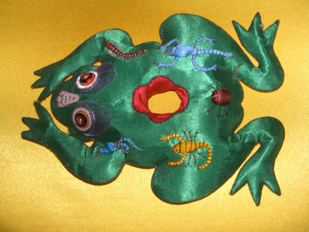 供应手工绣花虎头枕,鱼枕,猪头枕,蛙枕,耳枕(图)