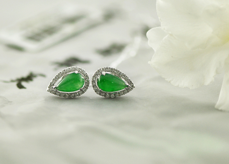 宝施曼 天然a货翡翠耳钉吊坠 水滴淡绿阳翡翠耳钉吊坠图片_3