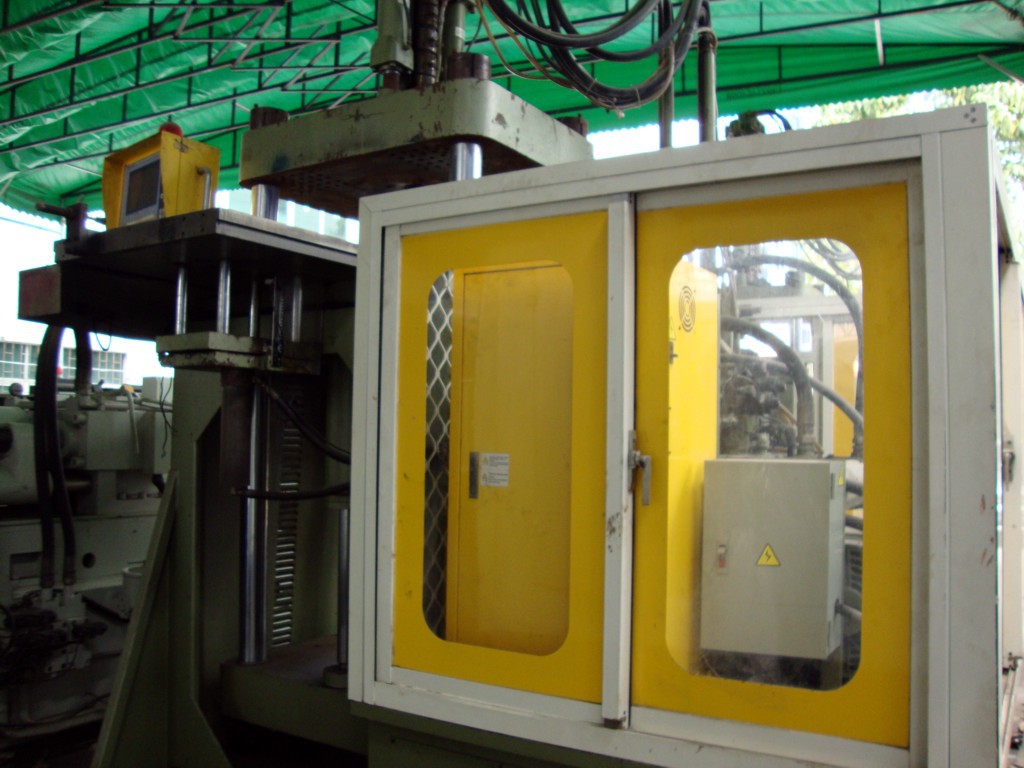 供应08年1.5t台湾今机立式注塑机