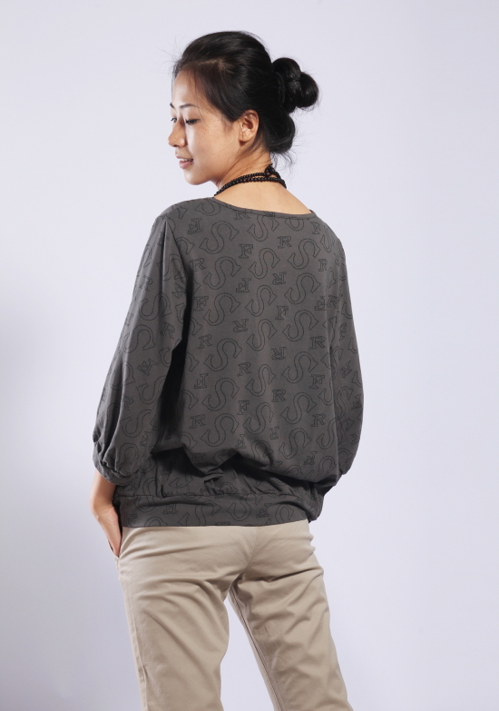 供应前短后长四分袖圆领口字母图案高弹面料宽松休闲百搭鸿影t恤