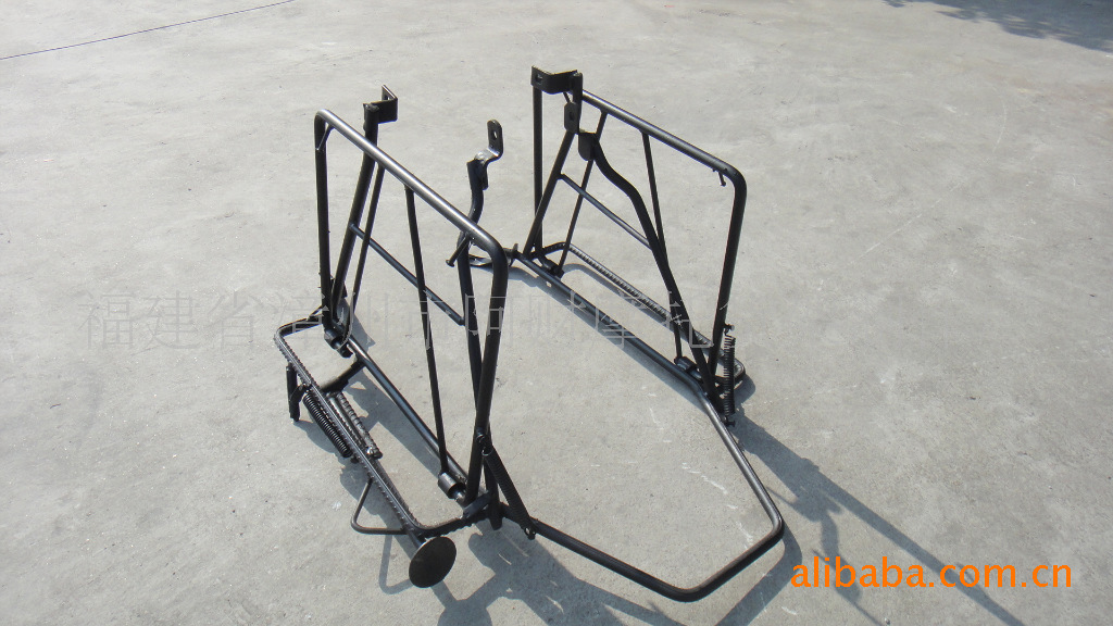 点击进入嘉陵70圆钢侧翻式摩托车载重大货架