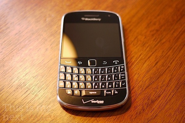 经典造型商务新机 黑莓bold 9930图赏