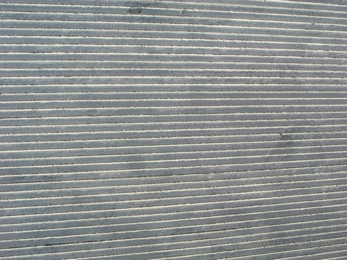 嘉祥县的天青石主要是(张夏组e2)浅灰色厚层鲡状岩和厚层鲡状岩夹中豹