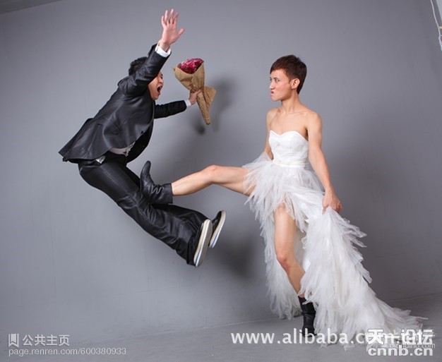 两个男人的裸体婚礼,怪事连连