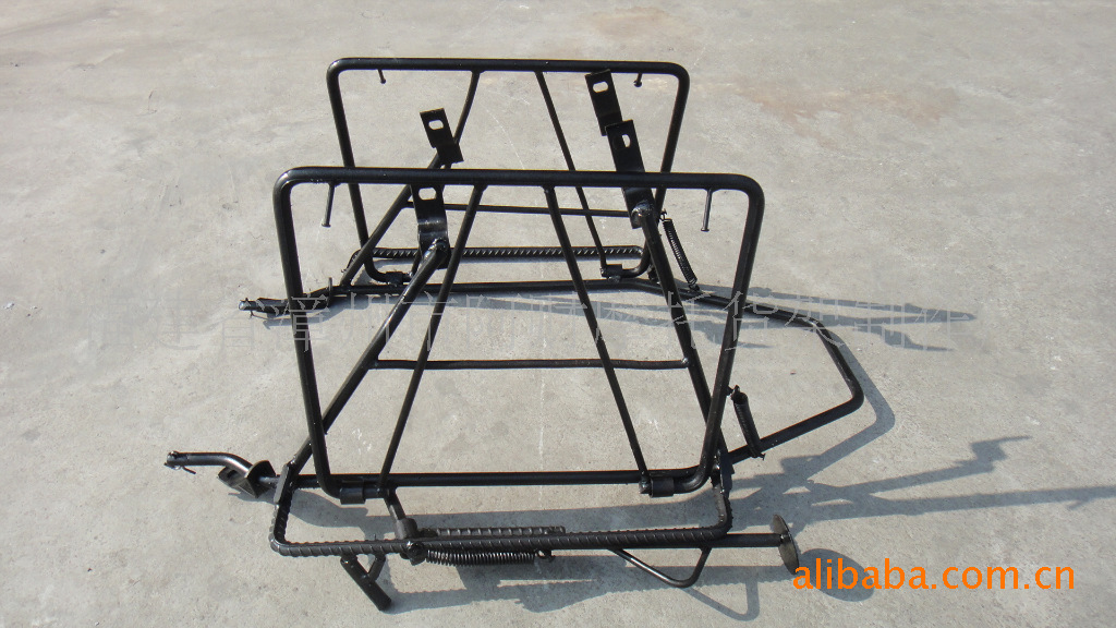 点击进入飞鹰100圆钢侧翻式摩托车载重大货架