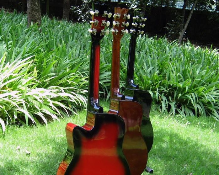 红棉牌吉他是珠江钢琴集团公司生产的高品质产品,已拥有40多年