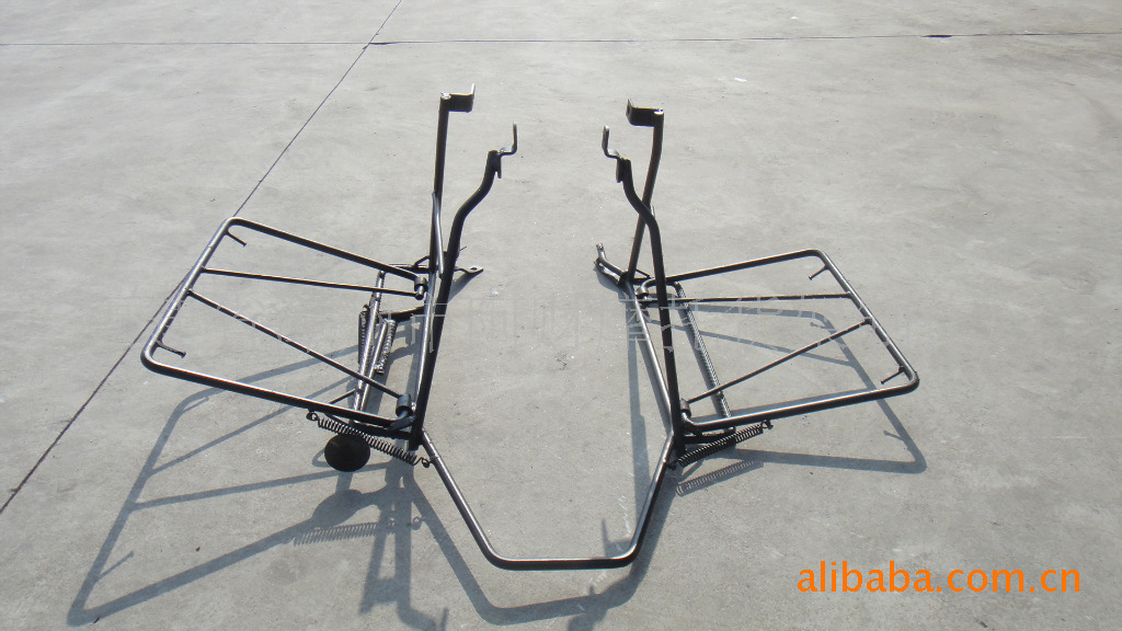 点击进入嘉陵70圆钢侧翻式摩托车载重大货架