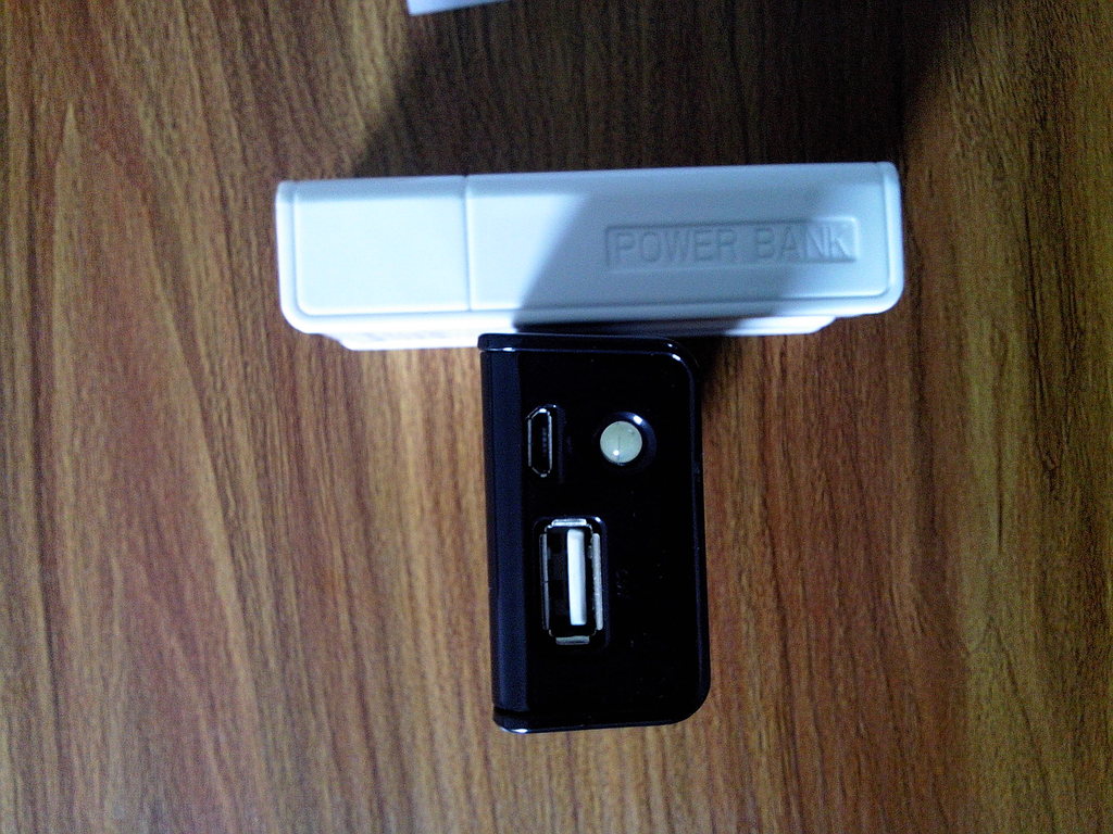 工厂直供高质量移动电源11200毫安