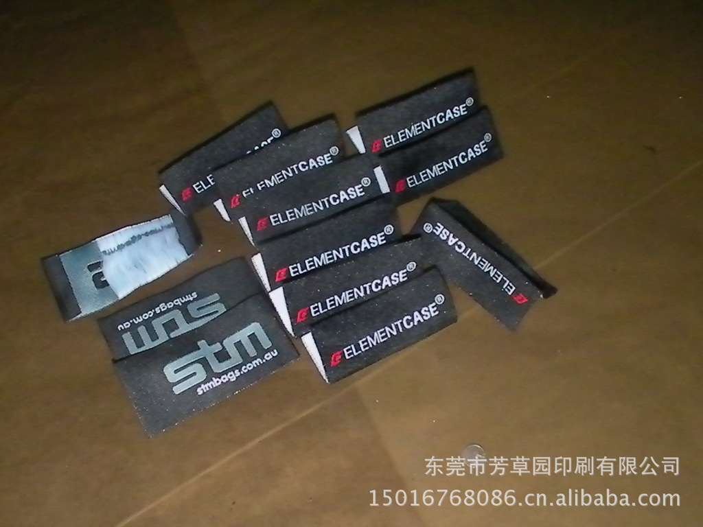 本产品是用织唛机生产,材料是尼龙,用来做服装手袋背包的商标,市场