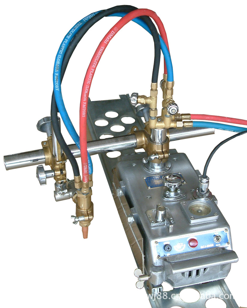 产品简介:上海华威半自动切割机系使用中压(或丙烷)和高压氧气,切割