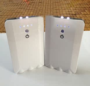 动力火车 移动电源 双usb led灯充电宝 工厂直批销