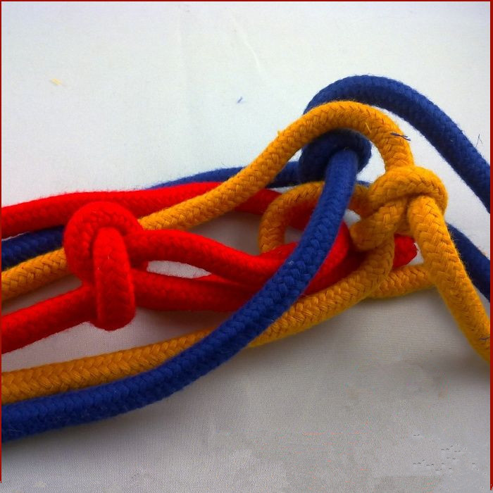 当然再一抖绳子也可以把她们拿开.