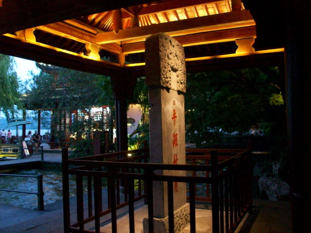 平湖秋预期湖边美色