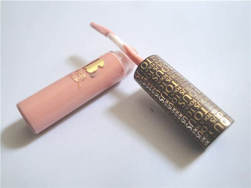 新品 最in粉嫩公主风 tous小熊 唇蜜唇彩 无法抗拒的裸妆诱惑