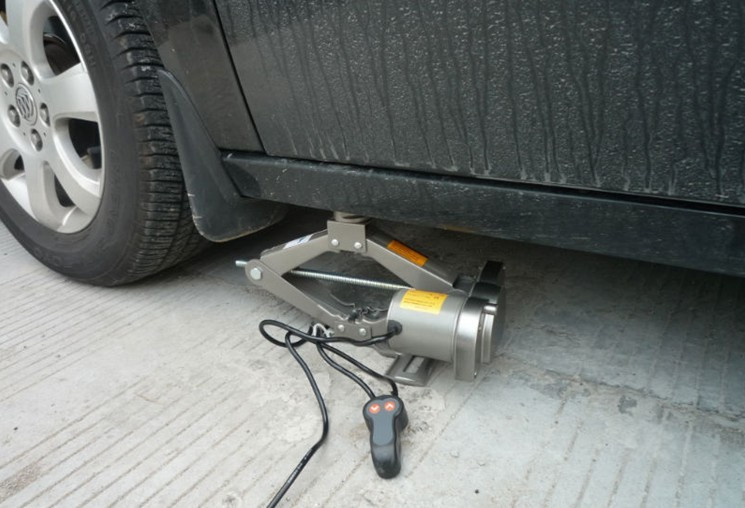 车载电动螺旋千斤顶电动扳手套装汽车剪式千斤顶扭力扳手套装