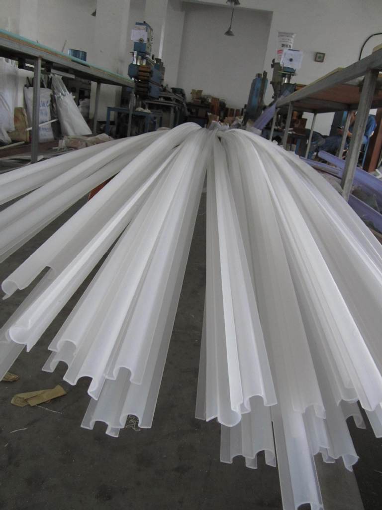 白色pvc塑料半圆异型材