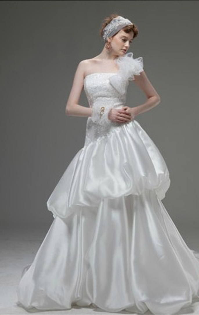 2013超豪华耀眼简约精致**斜肩韩版婚纱sh26