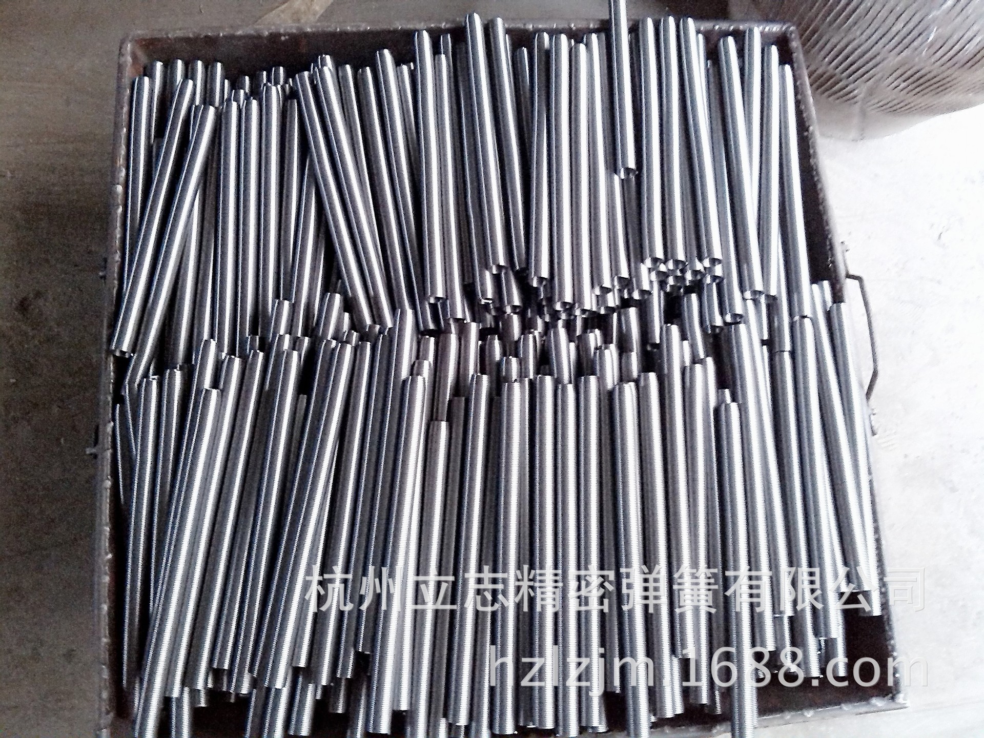 厂家直供质保特价易拉宝弹簧