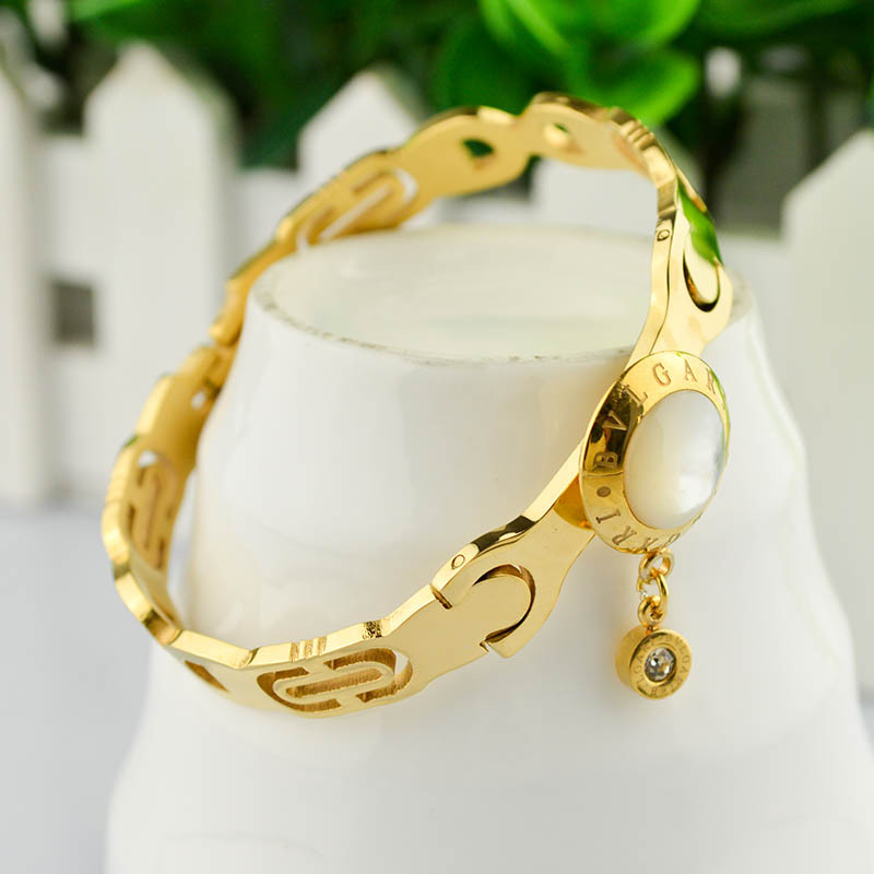 秋冬新款 女士高档饰品 黄金色手镯 钛钢不锈钢大牌手镯手环批发