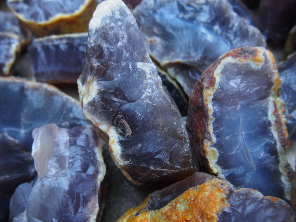 巴西紫玉髓原石图片_8