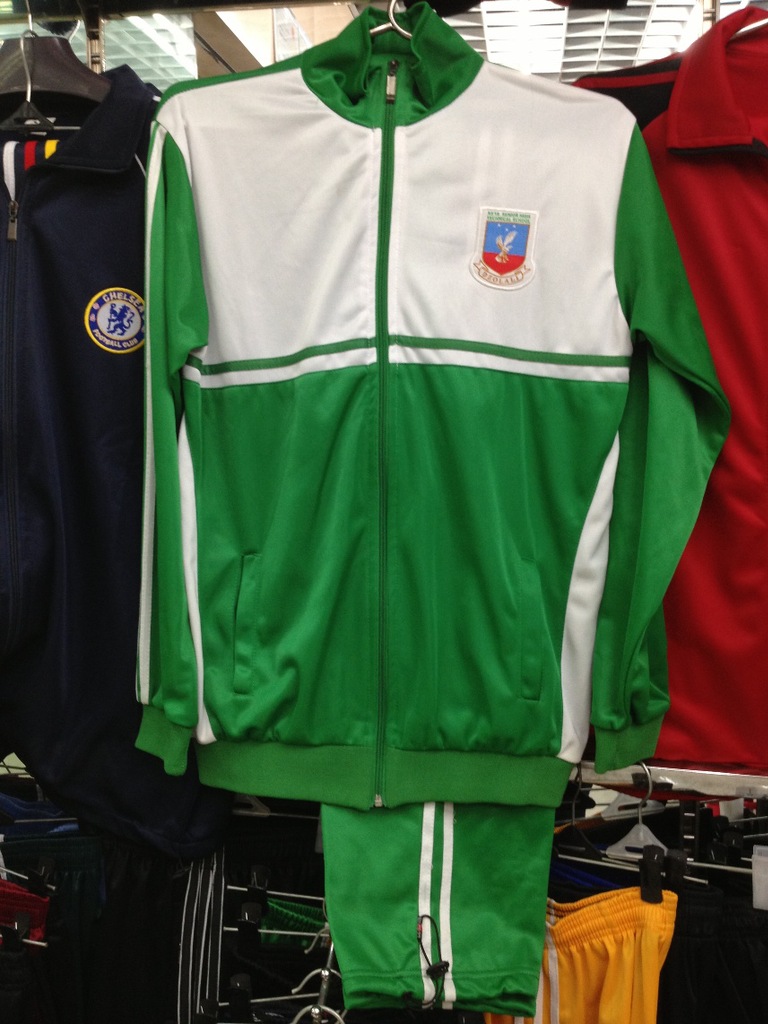 厂家直供非洲加纳ghana的价格便宜运动服套装初高中学生校服