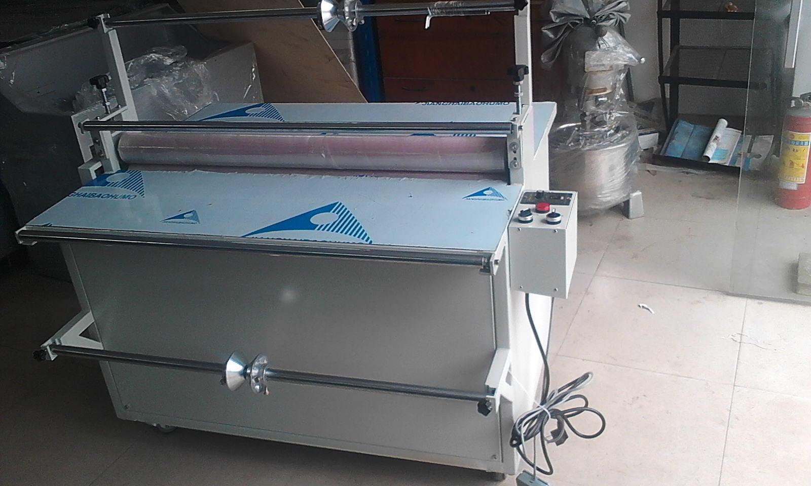 覆膜机,自动覆膜机,双面常温覆膜机,小型覆膜机,欢迎定做!