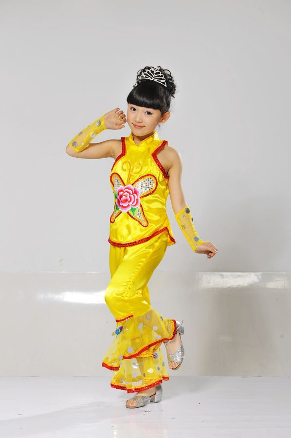 儿童演出服装女童舞蹈裙幼儿手绢舞名族流苏秧歌舞古装表演服